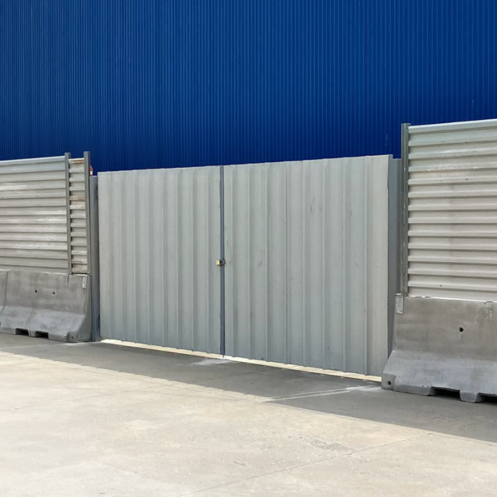 Cancelli carrabili e pedonali su misura per accessi sicuri in cantiere di Marazzi