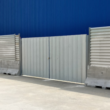 Cancelli carrabili e pedonali su misura per accessi sicuri in cantiere di Marazzi